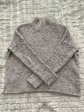 BDG Women’s Gray Mock Neck Ribbed Sweater — Small